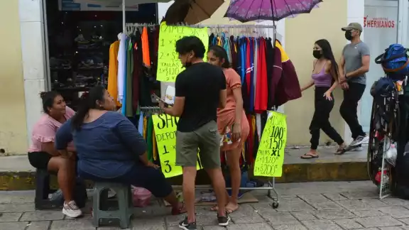 Algunos propietarios y encargados de comercios dicen que se venden cinturones o correas, carteras, zapatos, carteras y ropa Algunos propietarios y encargados de comercios dicen que se venden cinturones o correas, carteras, zapatos, carteras y ropa