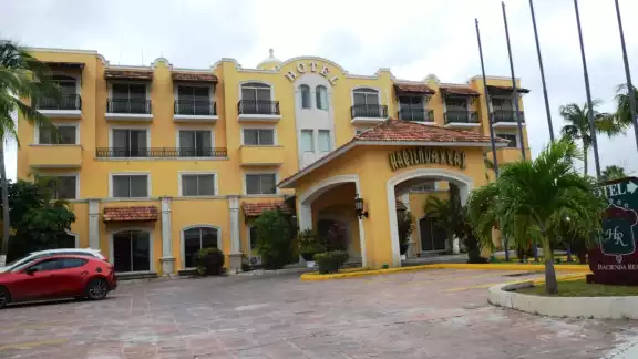 La representante de los hoteleros acusó al morenista de no ayudar al empresariado