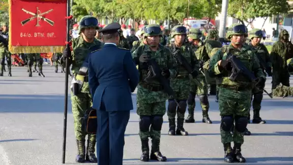 Cada año, al día siguiente de la celebración del 15 de septiembre en la explanada del Palacio Municipal se realiza el Desfile Militar