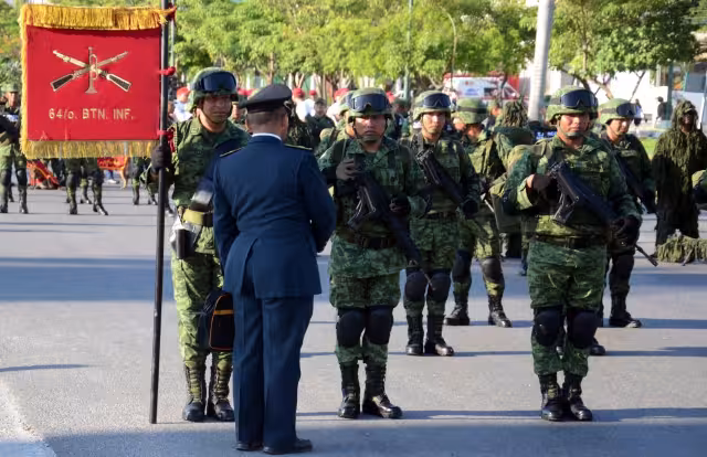 Cada año, al día siguiente de la celebración del 15 de septiembre en la explanada del Palacio Municipal se realiza el Desfile Militar