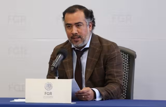 Presentó su dimisión después de tres años de haber sido designado como el fiscal de la Unidad Especial de Investigación y Litigación de caso de los 43 normalistas