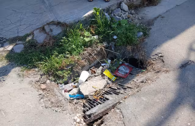 Colonos exigen reparación urgente de drenaje en Fátima