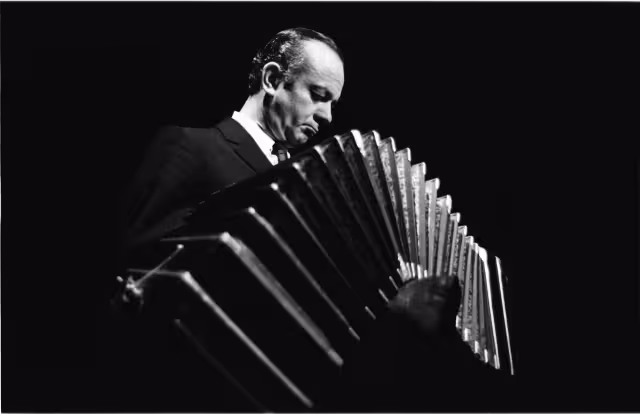 Dentro de las actividades se encuentran proyecciones con episodios especiales de la vida del maestro Astor