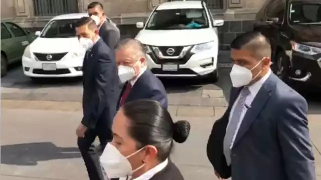 Arturo Zaldívar fue captado saliendo de Palacio Nacional ayer jueves por la tarde