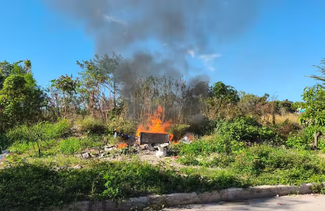 Basureros clandestinos generan riesgo y movilizan a bomberos en Cumbres