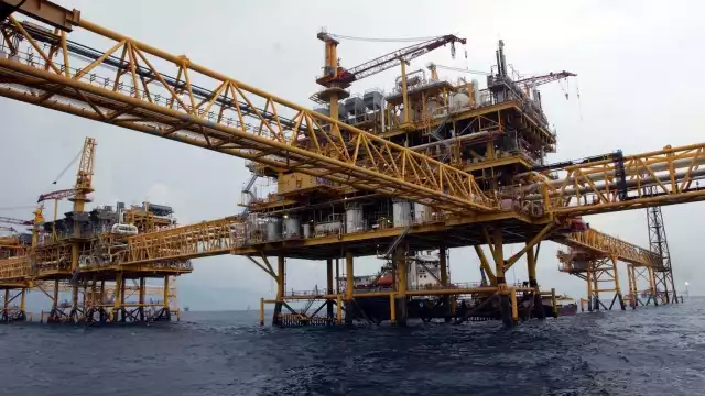 El Centro de Proceso pertenece al campo Ku Maloob Zaap de Pemex; se ubica a 105 kilómetros al noreste de Ciudad del Carmen