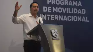 Mauricio Vila Dosal presentó la Agenda Estatal de Inglés durante la ceremonia del Programa de Movilidad Internacional