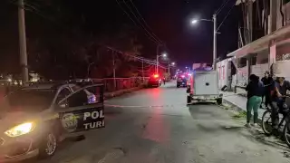 El hombre recibió apoyo de paramédicos, luego de que vecinos reportaran lo sucedido a las autoridades