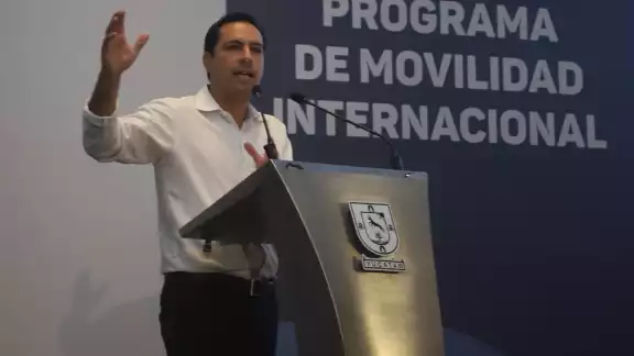 Mauricio Vila Dosal presentó la Agenda Estatal de Inglés durante la ceremonia del Programa de Movilidad Internacional Mauricio Vila Dosal presentó la Agenda Estatal de Inglés durante la ceremonia del Programa de Movilidad Internacional