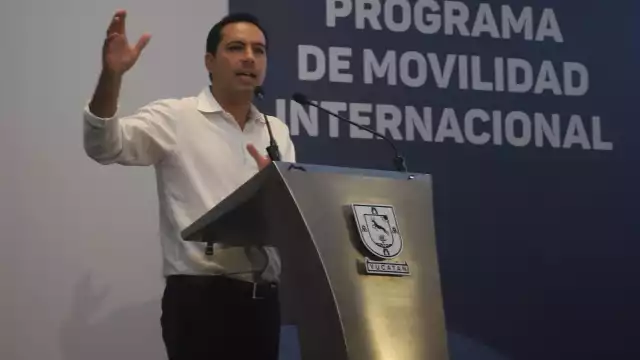 Mauricio Vila Dosal presentó la Agenda Estatal de Inglés durante la ceremonia del Programa de Movilidad Internacional