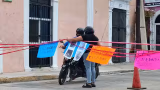 Vecinos del Barrio de Guadalupe en Campeche bloquean calles por falta de energía eléctrica