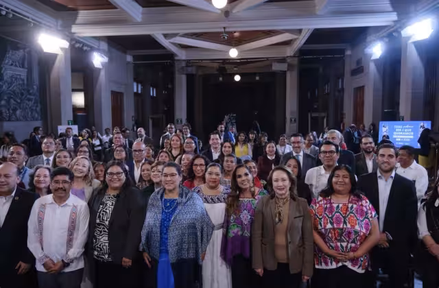 Mara Lezama acudió el 23 de marzo a un evento de la Conago con los ministros de la Suprema Corte de la Nación y trascendió que desplazó a sus consejeros jurídicos para gestionar a favor del Grupo Xcaret con la "Corte el Pueblo"