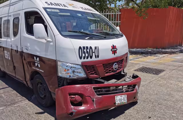 Fuerte colisión vial genera caos vehicular en Campeche