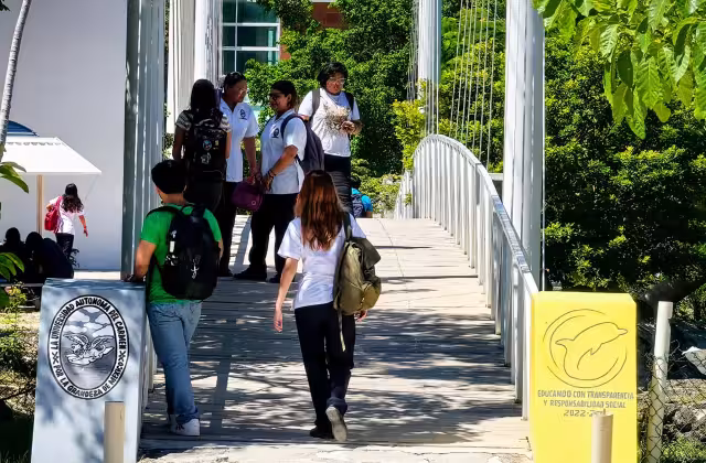 Estudiantes de Ingeniería y Medicina denuncian constantes cortes de luz en la UNACAR