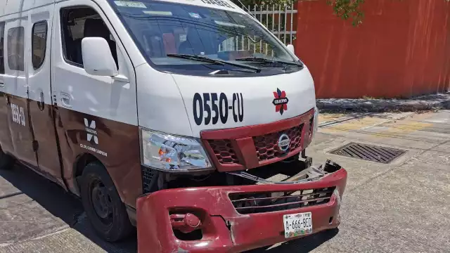 Fuerte colisión vial genera caos vehicular en Campeche
