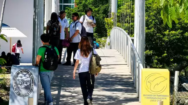 Estudiantes de Ingeniería y Medicina denuncian constantes cortes de luz en la UNACAR