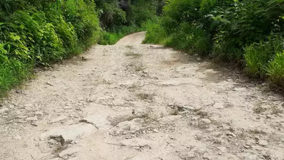 La carretera se encuentra muy deteriorada desde hace unos 5 años
