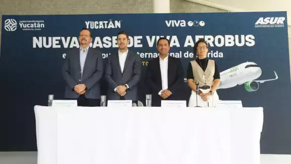 En la reunión se contó con la presencia del CEO de VivaAerobus, Juan Carlos Zuazua