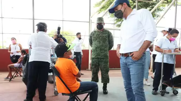 La jornada de vacunación a niños de Motul fue supervisada por el gobernador Mauricio Vila