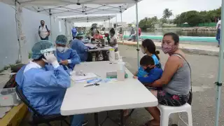 Llevan servicio médico gratuito al limonar en Ciudad del Carmen