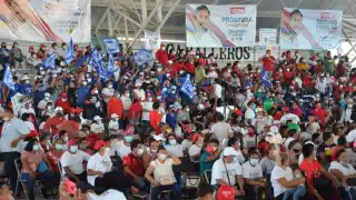 En su intervención Castro Bello, firmó unos compromisos con el municipio de Carmen