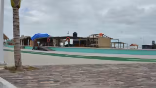 A pesar de que se ha intentado habilitar los espacios las rampas en las playas de Ciudad del Carmen resultan muy inclinadas para las personas con discapacidad Foto: Irene Barradas