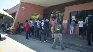 Sindicalizados aseguran que Pemex les proporciona equipo que no les brinda seguridad en su trabajo