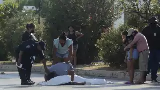 El hombre murió en medio de la calle luego del golpe