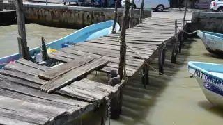Roban tablas de los muelles de Arroyo Grande en Ciudad del Carmen