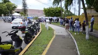 Cientos de personas se dieron cita en los módulos de vacunación contra COVID-19. Foto: Gerardo Can Dzib