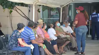 Los abuelitos acudieron a ser inoculados
