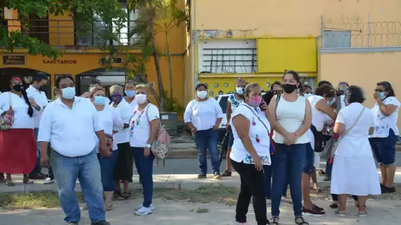 Artesanos piden no ser reubicados a otro edificio Artesanos piden no ser reubicados a otro edificio