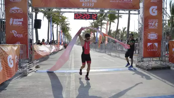 Los juveniles participantes en el máximo examen atlético anual que se celebra en Carmen Los juveniles participantes en el máximo examen atlético anual que se celebra en Carmen