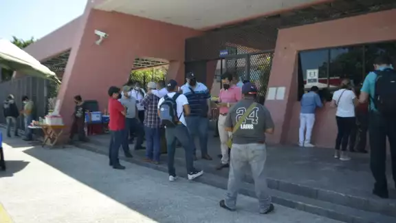 Sindicalizados aseguran que Pemex les proporciona equipo que no les brinda seguridad en su trabajo Sindicalizados aseguran que Pemex les proporciona equipo que no les brinda seguridad en su trabajo