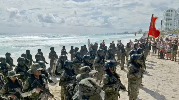 También se realizó una demostración de maquillaje de combate También se realizó una demostración de maquillaje de combate