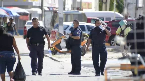 Un total de 189,495 personas fueron destinadas a funciones de seguridad pública, de los cuales 439 elementos pertenecen a la
seguridad pública municipal en Campeche. Un total de 189,495 personas fueron destinadas a funciones de seguridad pública, de los cuales 439 elementos pertenecen a la
seguridad pública municipal en Campeche.