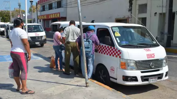 La inconformidad de los pobladores es que las combis no dan abasto con el pasaje La inconformidad de los pobladores es que las combis no dan abasto con el pasaje