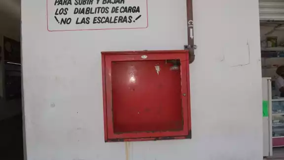 Desde hace tres años carece de los equipos contra incendios