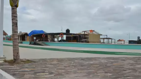 Temperatura mínima de 23 grados centígrados Temperatura mínima de 23 grados centígrados