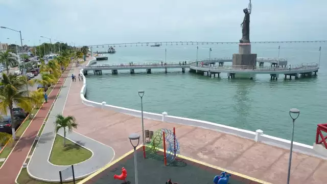 Ciudad del Carmen, por ejemplo, no tiene elementos básicos como módulos y guías turísticos