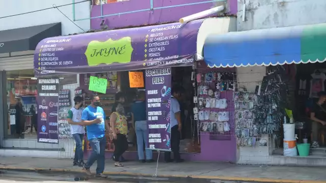 Ante el aumento de contagios COVID se redujo el aforo en comercios