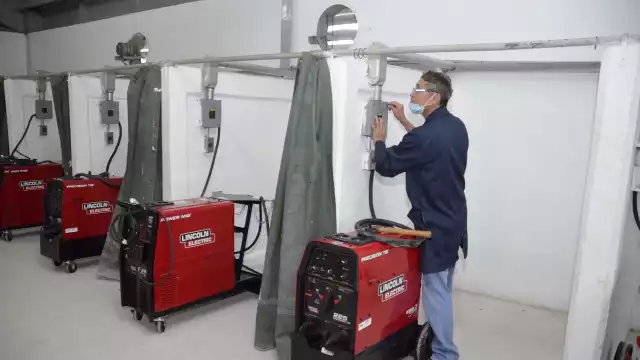 El Conalep de Ciudad del Carmen recibió los equipos como parte de una alianza con instituciones de Canadá. Foto: Gerardo Can Dzib