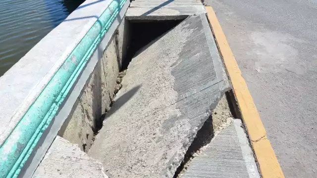 Mencionó que ese agujero representa un peligro para las personas que transitan en ese lugar