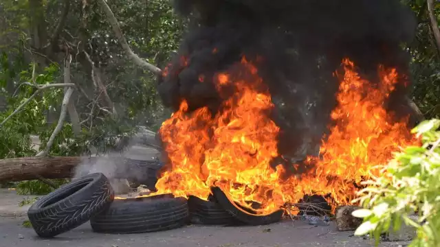 Pobladores bloquearon la carretera que conecta a Celestún con Kinchil
