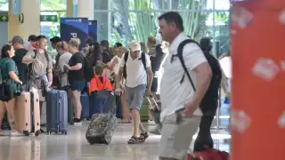 Hoteleros piden a Migración frenar las inadmisiones en el aeropuerto de Cancún