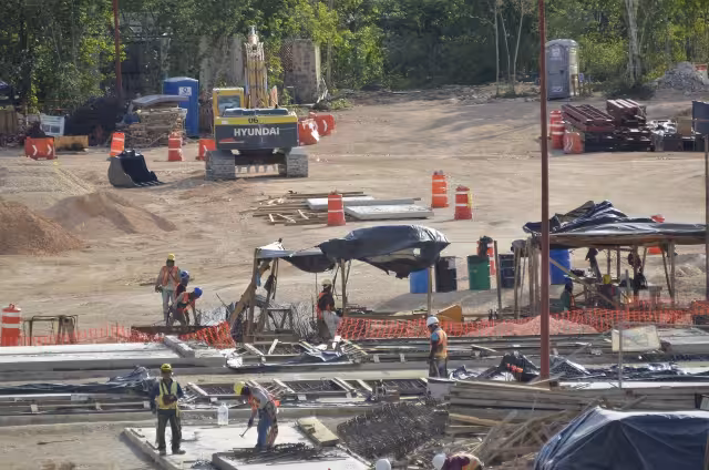 Los trabajos se realizan, toda la semana, durante las 24 horas del día