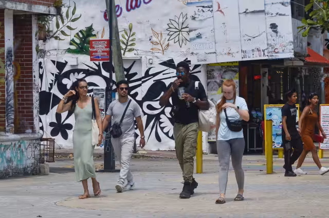 La presión social, así como las redes sociales, pueden afectar a las menores de edad