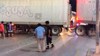 Motociclista pierde la vida tras impactar con tráiler en la José López Portillo de Cancún