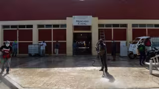 Aguas negras y caída en ventas golpean al Mercado Ejidal; Ayuntamiento de Campeche sin proyecto de drenaje