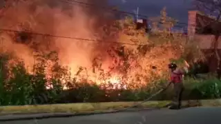 Alarma entre vecinos por incendio en domicilio de la Supermanzana 227 de Cancún